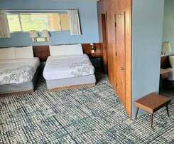 Hotel Curly Redwood Lodge