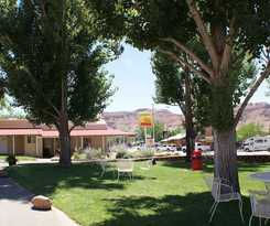 Hotel Adventure Inn and Motel