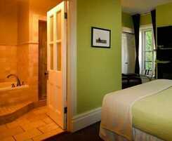 Frontenac Club Inn