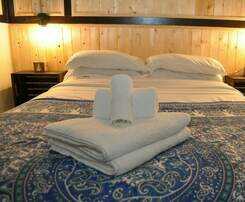 Hotel Dwight Riverside Inn