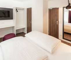 Hotel West