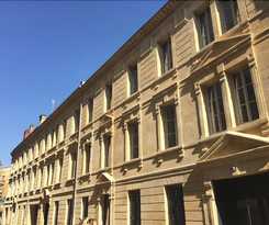 S\'cool Hostel