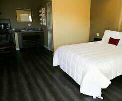Hotel Newport Bay Inn
