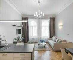 Hotel Mordecai Twelve Apartments by Adrez Living