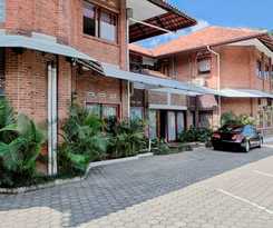 RedDoorz Plus near Dago Pakar