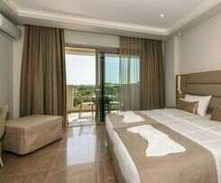 Hotel Remezzo Apartments and Studios