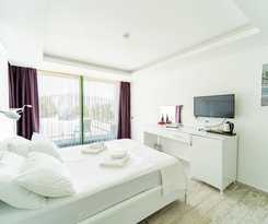  Greenbeach Hotel