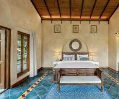 Hotel Amritara Aura Resort and Spa