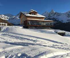 Hotel Crest Alpine Lodge and Spa