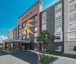La Quinta Inn and Suites By Wyndham San Antonio Downtown