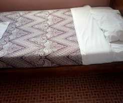 Hotel Comrade Lodge