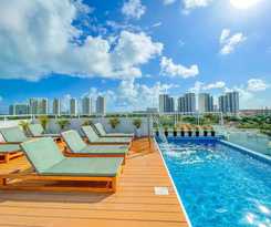 Luxury Apartments Pool and Jacuzzi