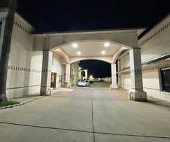 Hotel Woodland Inn and Suites
