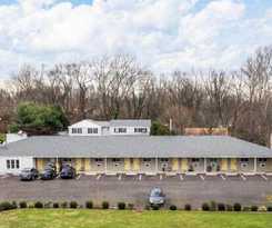 Scottish Inn and Suites