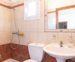 Hotel Dora Pool Studios by Konnect, 150m from the Beach