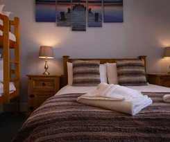 Hotel Stonehenge Inn and Shepherds Huts