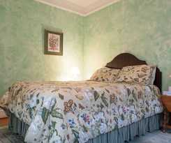 Secret Garden Inn and Cottages