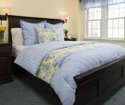 Hotel Old Harbor Inn