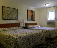 Twin Oaks Motel