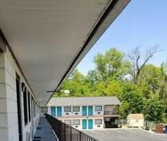 Hotel Turnpike Motel