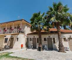 Pefkon Suites