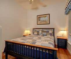 Hotel Carriage House Motel Cottages and Suites