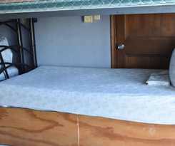 Les trois singes - Party and Friendly Hostel