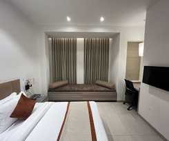 HOTEL THE ROYAL VISTA