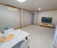 Hotel Goseong Ayajin Beach Pension