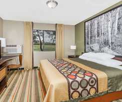 Super 8 by Wyndham Montrose