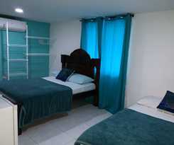 Islanders blue house - Hostel