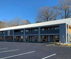 Hotel Super 8 by Wyndham Newport News