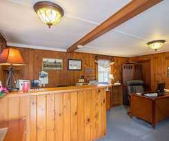 Hotel Half Moon Motel and Cottages