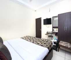 Hotel OYO 11844 Golden Halo