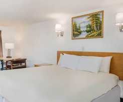 Hotel Americas Best Value Inn and Suites Hyannis Cape Cod