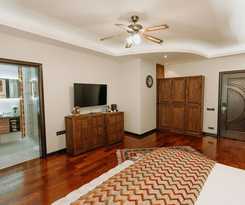  Doors Urla Hotel and Bungalows
