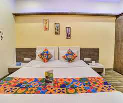 Hotel Fabhotel Bee Town