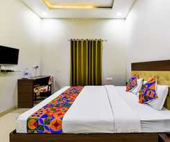 Fabhotel The Castle Homestay