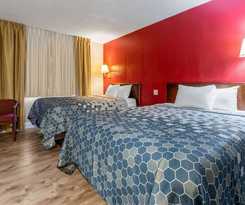 Econo Lodge Inn and Suites On The River