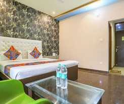 Hotel Fabhotel Kriti Green