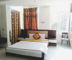 Hotel Khach san Crown