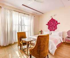 Fabhotel The White Moon