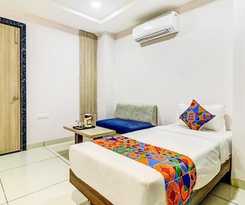 Hotel Fabhotel Meera Palace