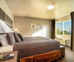 Hotel Crescent Bay Inn