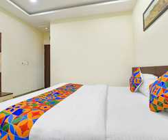 Fabhotel Vardan Villa