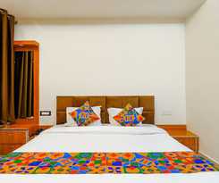 Hotel Fabexpress Royal Villas