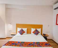 Hotel Fabhotel Santosh Palace
