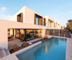 Hotel Serene seafront villas