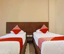 Hotel Collection O 91414 Marina Beach