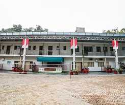 Fabhotel The Dayal